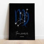 Tablou cu semnul zodiacal Fecioară pe un fundal cu stele, ramă neagră.